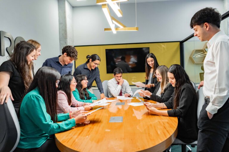 Modernizar la cobranza escolar: por qué ofrecer medios de pago digitales es clave para los colegios de hoy