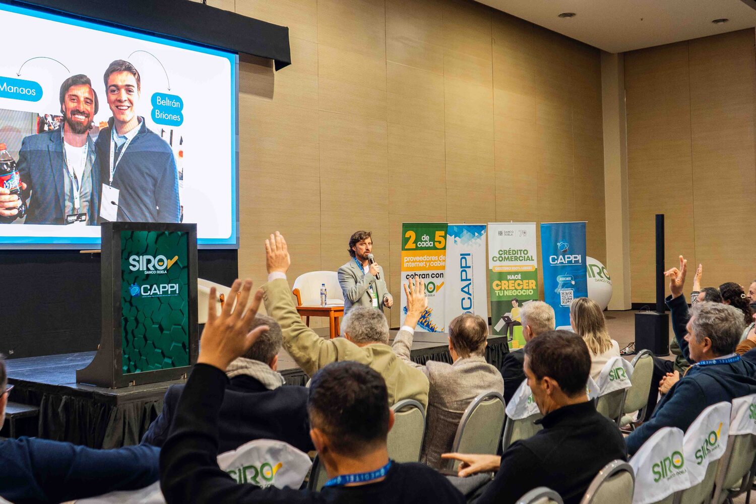 Público participando en el encuentro 2025